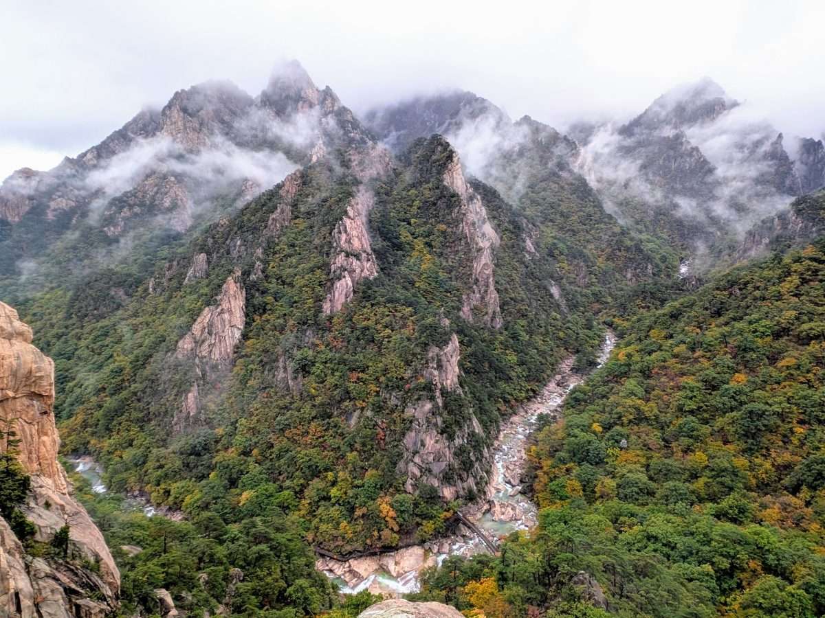 Dinosaur Ridge 공룡능선 Circuit, Seoraksan 설악산, South Korea